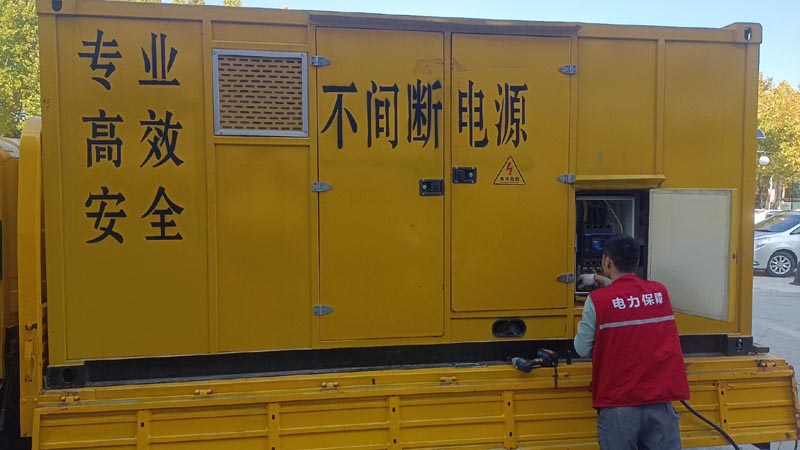 景谷柴油发电机组和UPS电源配合使用时，如何避免切换过程中的电力中断？